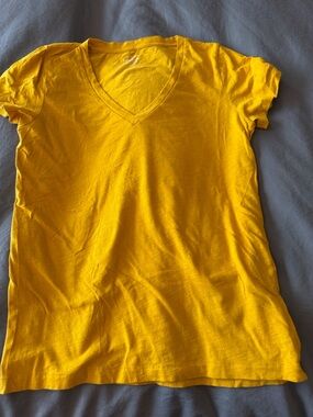 J.Crew Featherweight Slub Cotton V-Neck Tee Gold Size M Lightweight Summer Basic